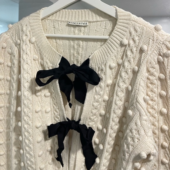 Alice + Olivia Kitty puff-sleeve cardigan cream with black bows size large - Picture 5 of 9